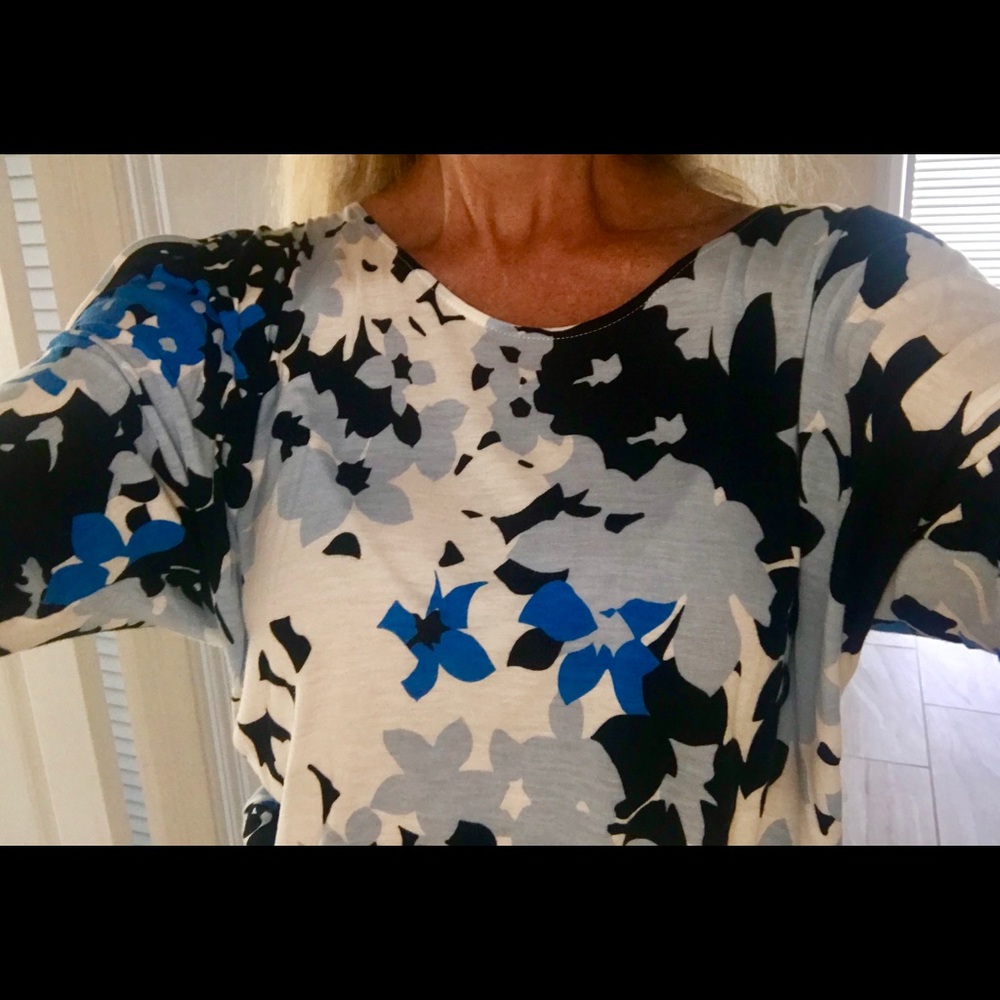 Cold Shoulder Top - Picture 3 of 5